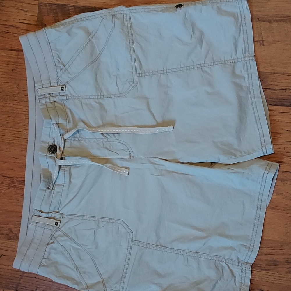 Shorts - Picture 2 of 4
